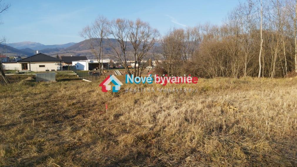 N003-14-MISH Nádherný pozemok  Brezno-Mazorník s výhľadom na Nízke Tatry. N003-14-MISH