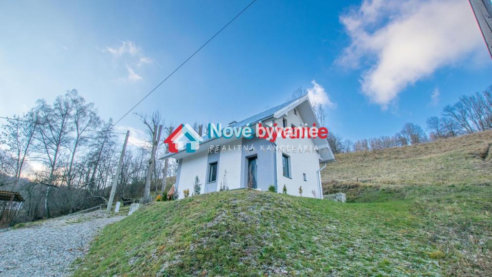 Nové Bývanie RK Vám Exkluzívne ponúka na predaj krásnu chatku v Jezersku.