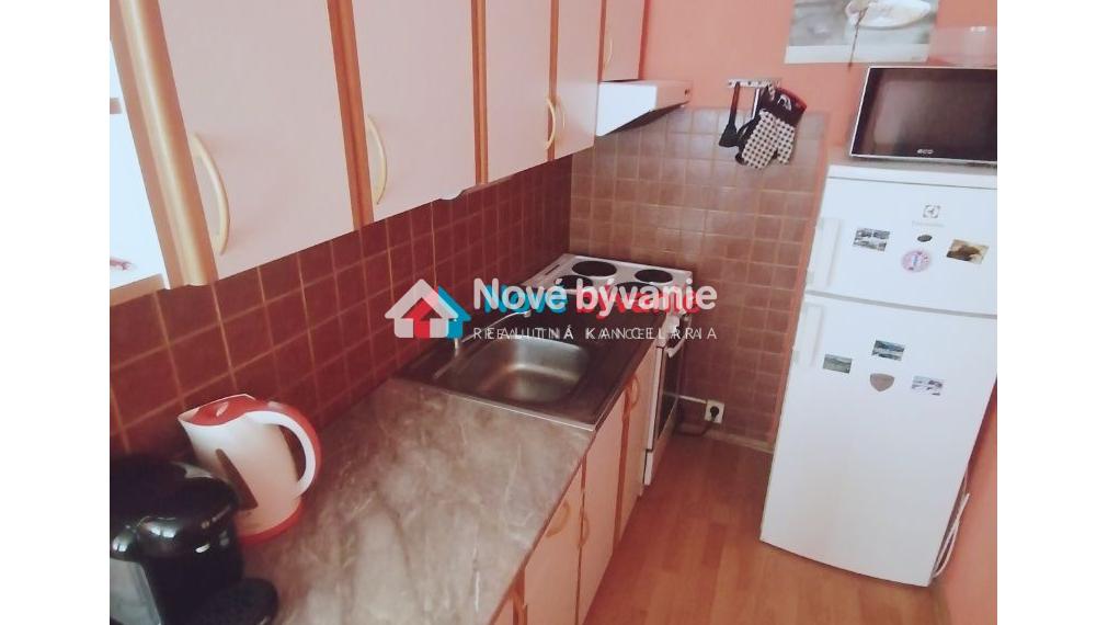 Na PREDAJ 1 a pol izbový byt na Laboreckej ulici v Humennom ((N175-111-MIMa)