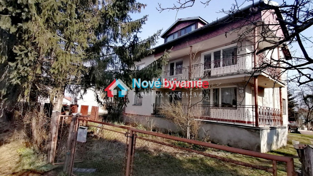 REZERVOVANÉ. Dvojgeneračný. Na PREDAJ veľký rodinný dom v meste Humenné (N130-12-MIMa)