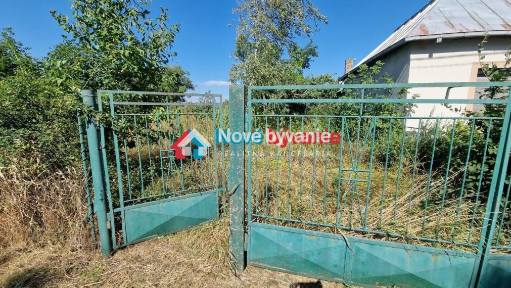 Na predaj stavebný pozemok so záhradou Petrovce nad Laborcom