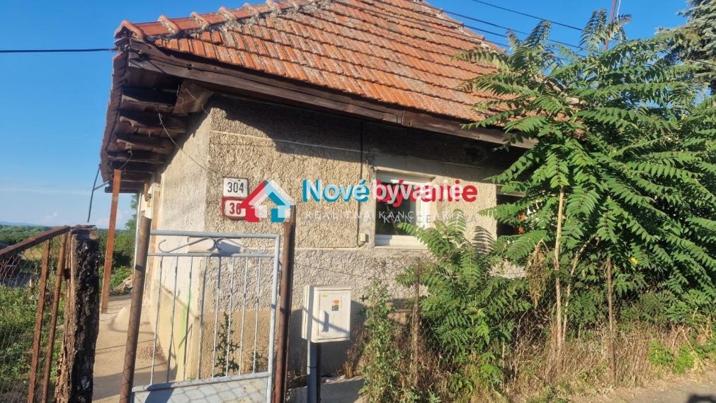 Exkluzívne na predaj pozemok so starším RD obec Leles