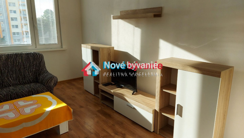Prenájom 2 izbového bytu v Nitre, Kmeťova ul. /( N002-212-HEDZa )