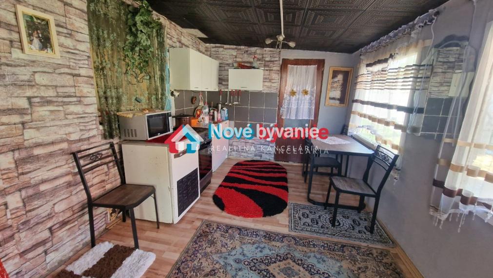 Exkluzívne na predaj pozemok so starším RD obec Oborín