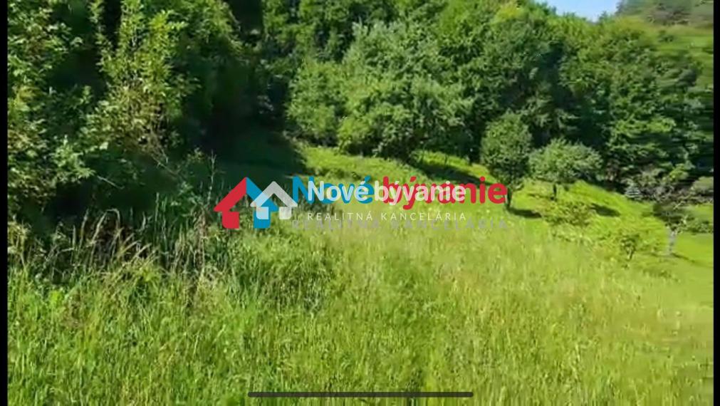 Pozemok na výstavbu rodinného domu pri lese