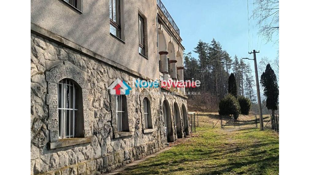 Kaštiel Domaniža na predaj