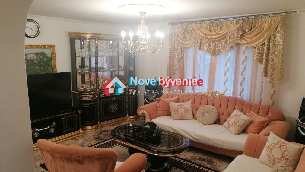 Rodinný dom v centre mesta Michalovce, kancelária, penzión