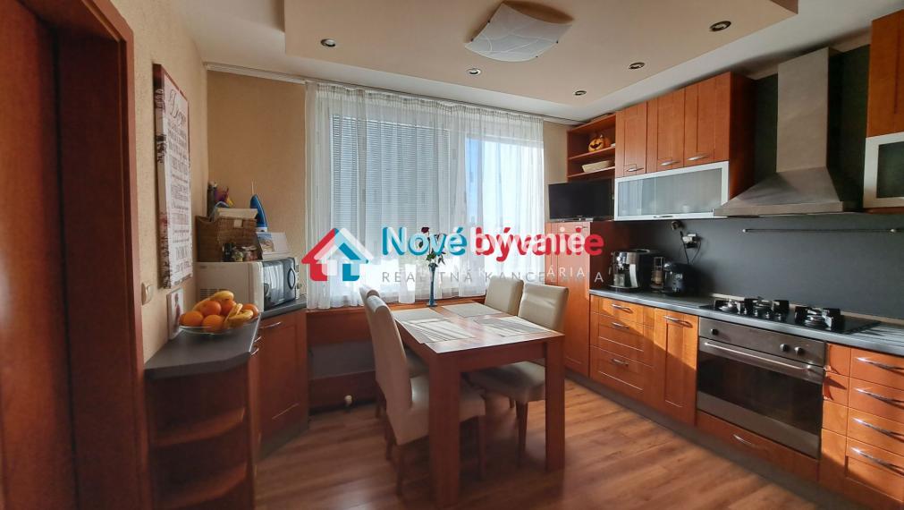 -9000 eur NIŽŠIA  CENA. Na PREDAJ exkluzívny 3 izbový byt s nádherným výhľadom v Humennom (N213-113-MIM3)