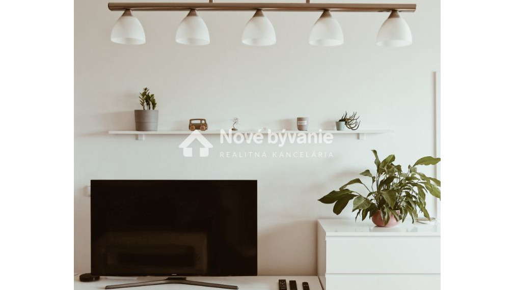 Dvojgarsónka DeLuxe, s príjemnou energiou, na začiatku Petržalky