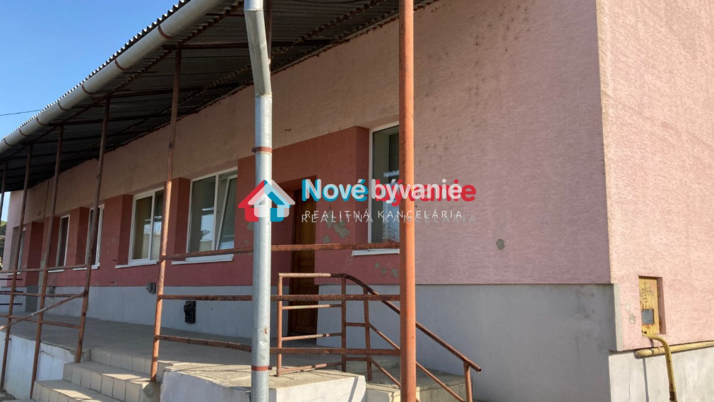 Polyfunkčný objekt v obci Rakovec nad Ondavou iba 20km od Michaloviec - Skvelá príležitosť pre podnikateľov!