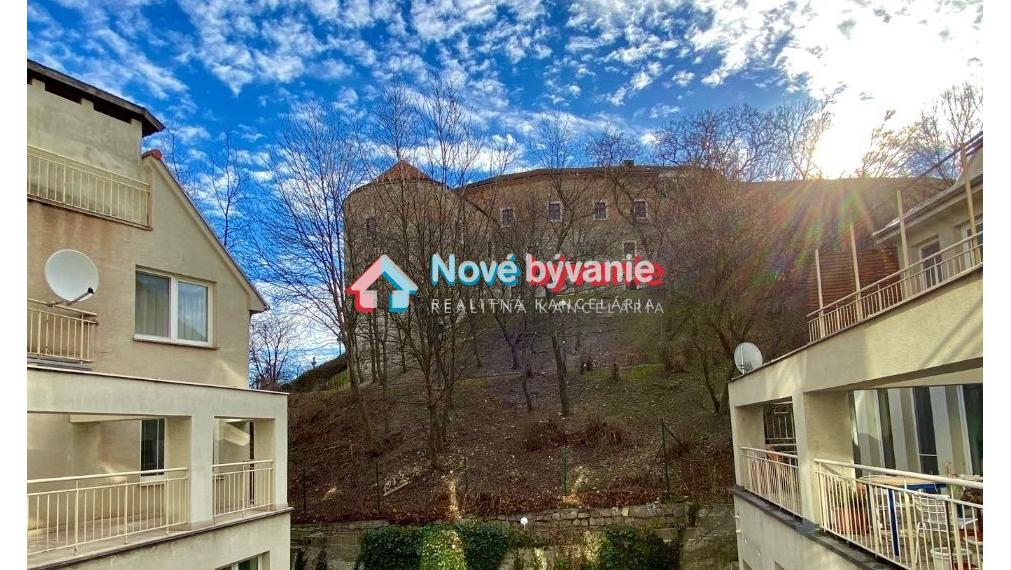 PRENÁJOM - 4 izb. štýlový byt, 2 x parking, výhľad na BA HRAD