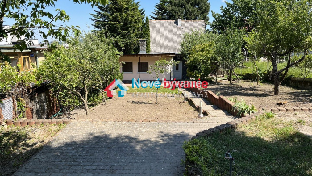 Predaj chaty s krbom a pozemkom na krásnom mieste v Záhorskej Bystrici pri lese