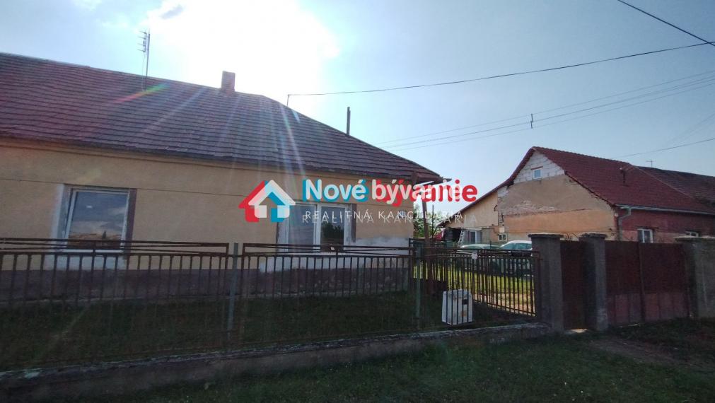 REZERVOVANÉ/Predaj, štvorizbový rodinný dom so skladovým priestorom a s garážou- Bíňa(N137-12-FRADE)