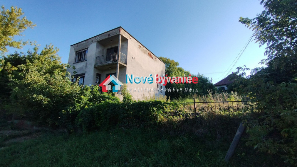 NOVÁ CENA/Predaj, veľký rodinný dom so začatou rekonštrukciou na polosamote-Lontov(N141-12-FRAD)