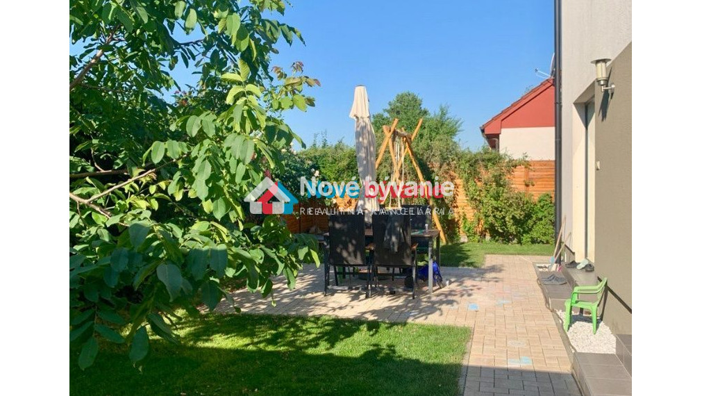 REZERVOVANÉ - Byt s výhodami rodinného domu - vlastná záhrada a priestor na relax (N008-113-ANGAa)