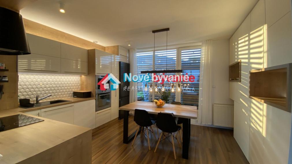 PREDAJ 3 izb. byt 120 m2 + terasa 60 m2 + 2x balkón, 2x parkovanie v garáži, murovaná pivnica - VINOHRADY (N260-113-OTKAE)