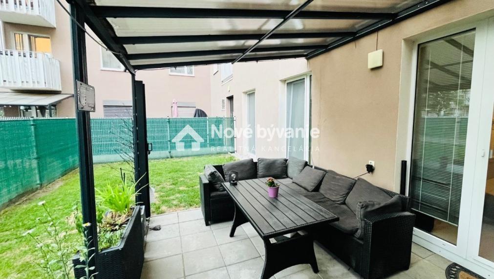 Moderný a priestranný 3 - izbový byt s predzáhradkou - Bratislava - Devínska Nová Ves