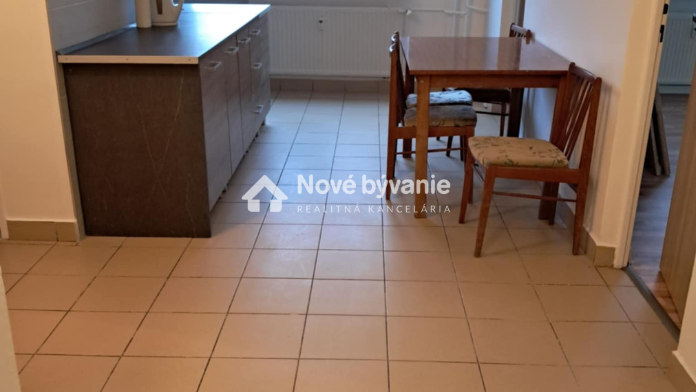 PRENÁJOM - 4 izb. štýlový byt vo Vranove nad Topľou 1-3 x parking