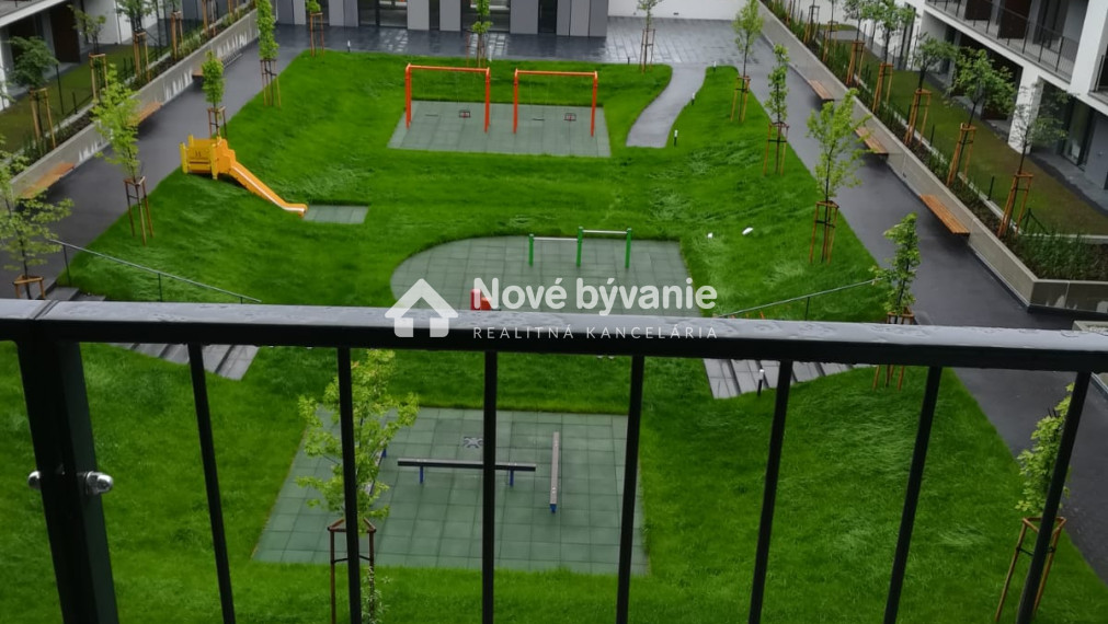 Na PRENÁJOM SLNEČNICE GARSÓNKA S GARAŽOVÝM STÁTIM