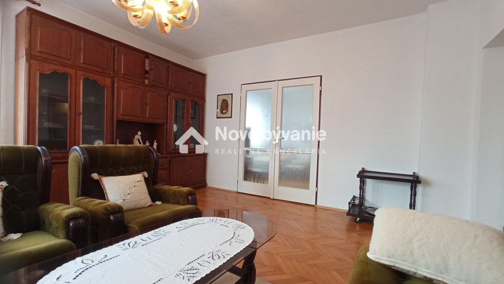 Dom s bazénom a novou vlakovou zastávkou! ID:N001-12-PEDU