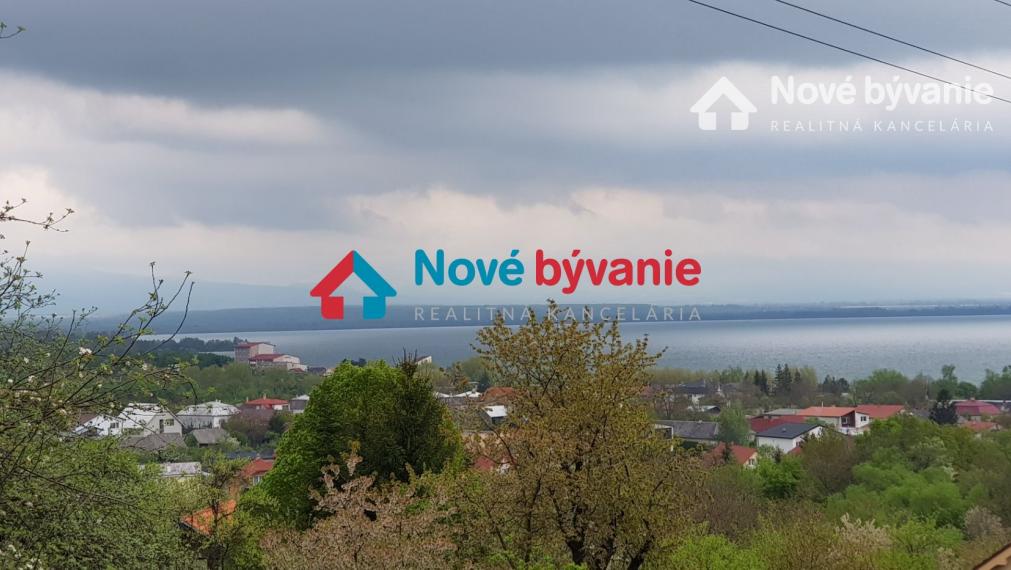 NA CHATU PARÁDA. Na predaj pozemok na Zemplínskej Šírave (N011-14-JOHAa)