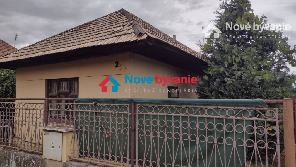 Rezervované - ZNÍŽENÁ CENA Predaj staršieho rodinného domu - Farná (N001-12-FRADa)