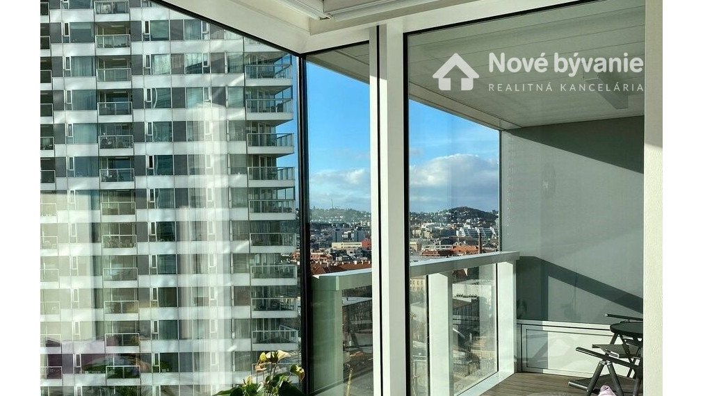Slnečný 2 izbový byt v Panorama City s nádherným výhľadom