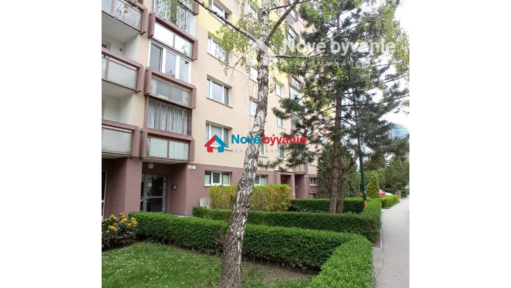 Predaj - 4 izbový byt v Ružinove
