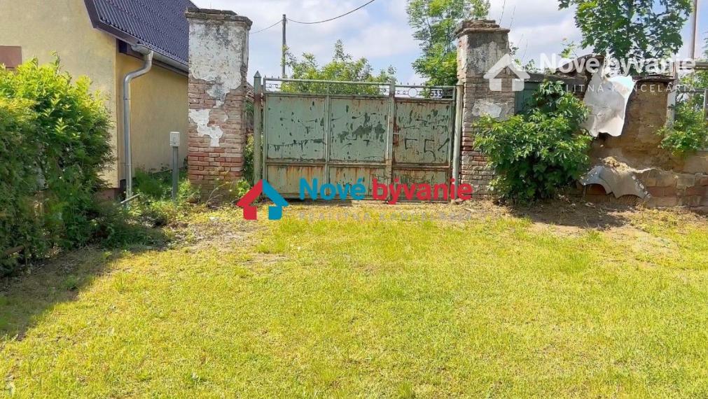 Pozemok na výstavbu rodinného domu v centre obce MOČENOK N006-14-MAJAa