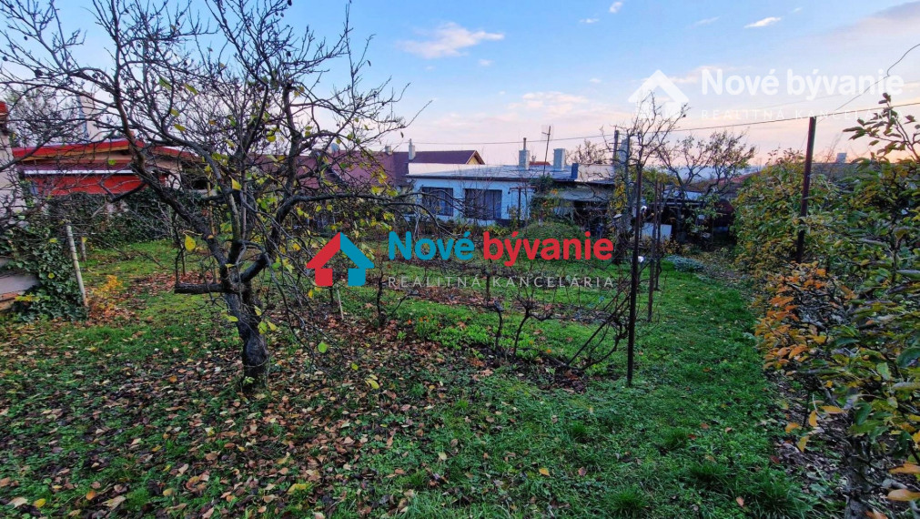 Na predaj rodinný Dom v lukratívnej lokalite s garážou a veľkou terasou vhodný na rekonštrukciu. (N004-12-BP)