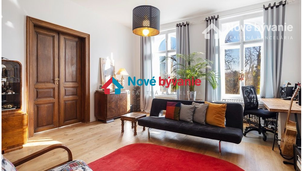 Predaj HISTORICKÉHO 4 izb. bytu + klenbovej 27 m2 pivnice pri PREZIDENTSKOM PALÁCI - ENGLISH BELOW
