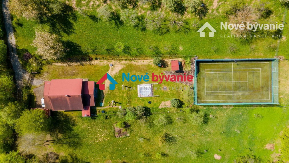 Chcete vymeniť Váš byt v BA za rodinný dom s bazénom, tenisovými kurtami, 27 árovým pozemkom v kúpeľnom meste...