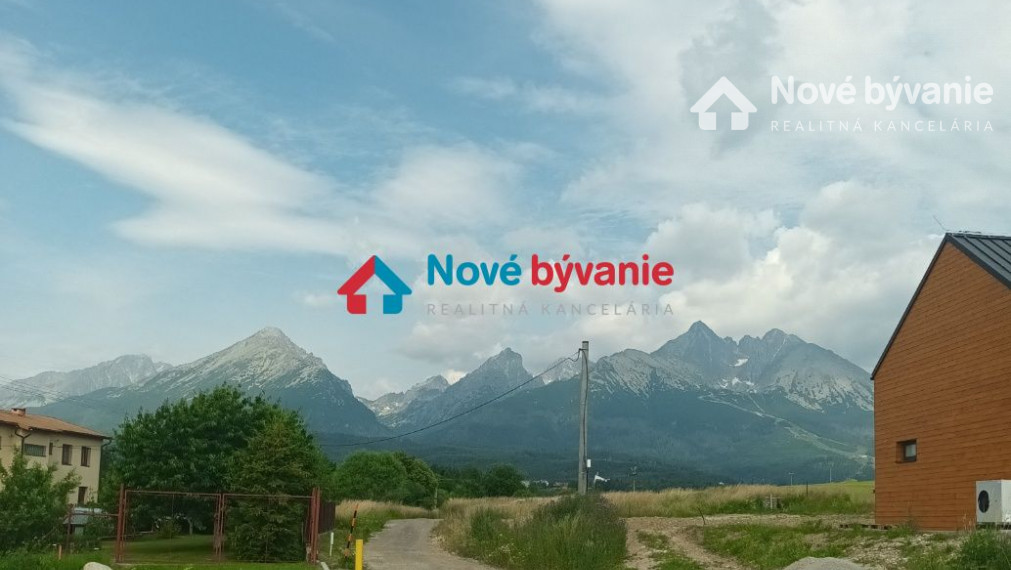 *Rezervované *Stavebný pozemok Stará Lesná ,so základmi.