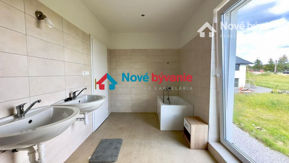 Elegancia a Komfort: Nový Dom v Zubrohlave