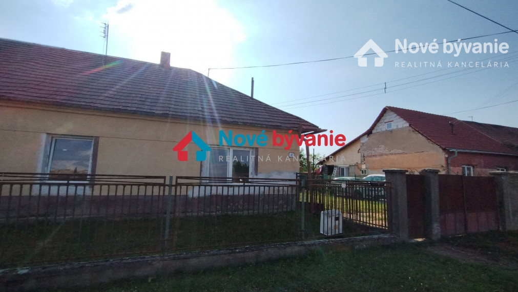 REZERVOVANÉ/Predaj, štvorizbový rodinný dom so skladovým priestorom a s garážou- Bíňa(N137-12-FRADE)