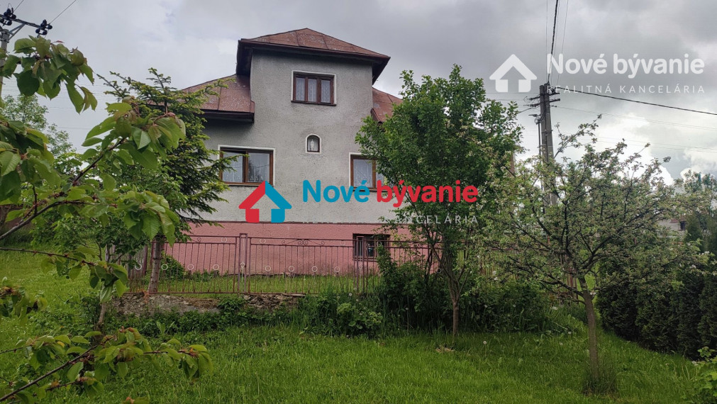 Pozemok so starším rodinným domom v malebnej obci Oravské Veselé