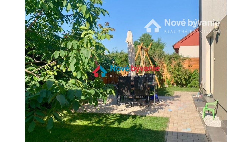 REZERVOVANÉ - Byt s výhodami rodinného domu - vlastná záhrada a priestor na relax (N008-113-ANGAa)