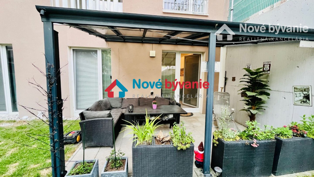Moderný a priestranný 3 - izbový byt s predzáhradkou - Bratislava - Devínska Nová Ves