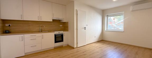 Prenájom, moderný 3izbový byt-Štúrovo