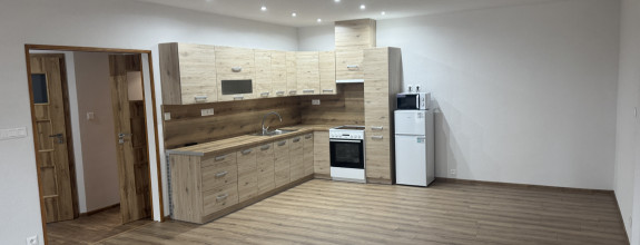 Krásny a moderný 3-izbový byt na prenájom – Huncovce - KK