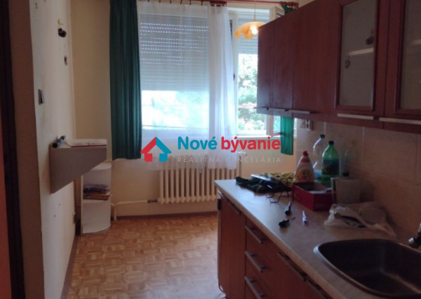 REZERVOVANÉ/Na predaj 2 izbový byt v dobrej lokalite - Želiezovce (N069-112-FRAD3)