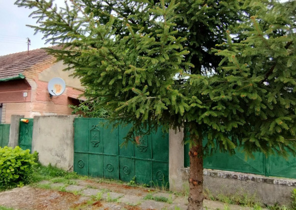 REZERVOVANÝ/Predaj, päťizbový rodinný dom s krásnym pozemkom-Bíňa(N122-12-FRADE)