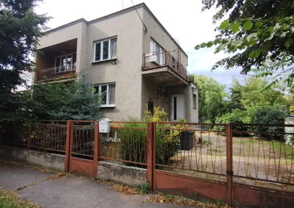 REZERVOVANÉ/Predaj, veľký rodinný dom v centre-Želiezovce