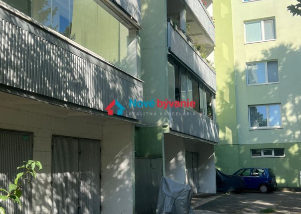 NA PRENÁJOM 4 IZB BYT-DUBRAVKA- 3 NEPROCHODNÉ MIESTNOSTI