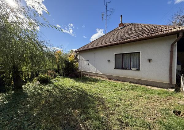 Predaj,rodinný dom s rozsiahlym pozemkom-Šalov(N201-12-FRAD)