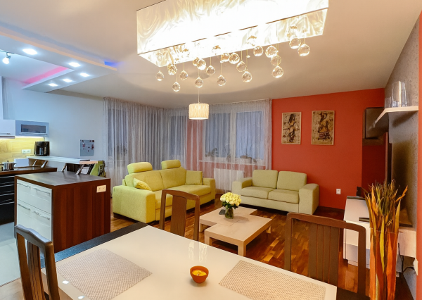 3 izb. byt  Ružinov-Trnavka - Balkóny-Parkovanie-internet