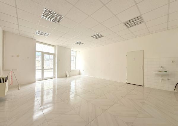 Predaj, obchodná budova v centre mesta-Šahy(N220-18-FRAD)