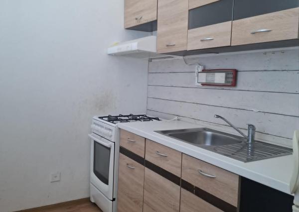 Predaj-priestranný-slnečný 1,izbový byt -balkón-parkovanie - centrum