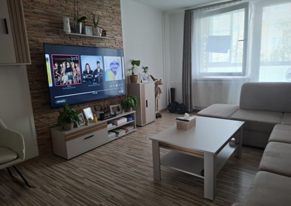 PREDAJ -MODERNÝ 3 IZB:BYT-TREBIŠOV -CENTRUM