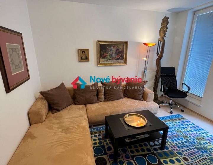 Nové Bývanie - prenájom 3 izbový byt, Staré mesto - Zámocká, 1100€ ( vrátane energií, vrátane garážového státia)